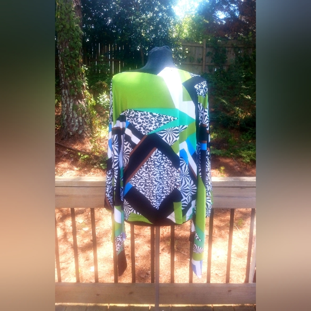 Plus Size Kaleidoscope Pattern Blouse Size 1x - image 2